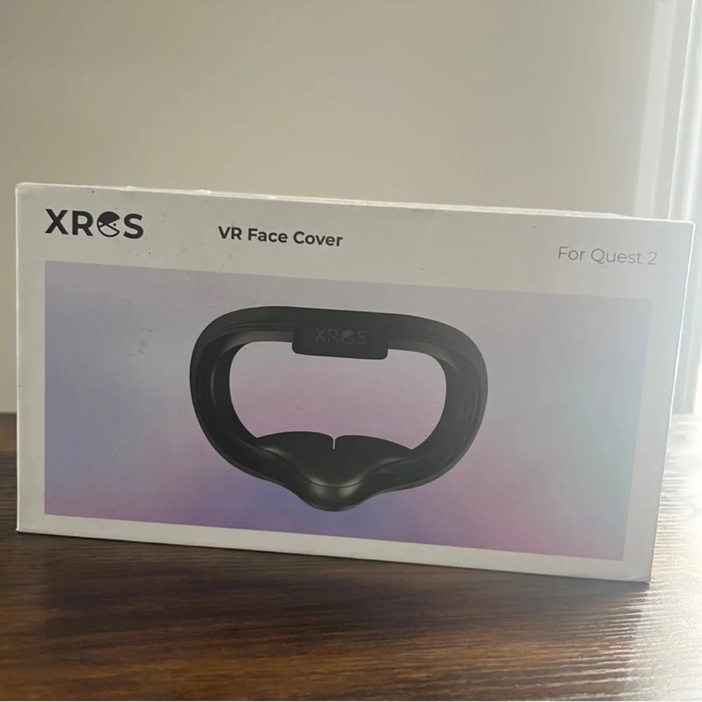 Oculus VR Headset with White Controllers